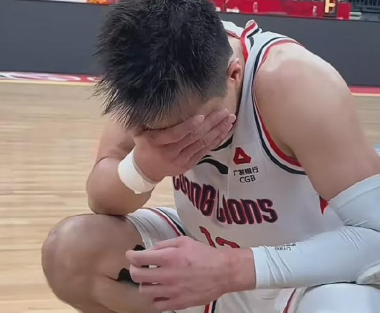 九游体育最新网址-签了签了！4年顶薪大合同啊！中国男篮顶级控卫