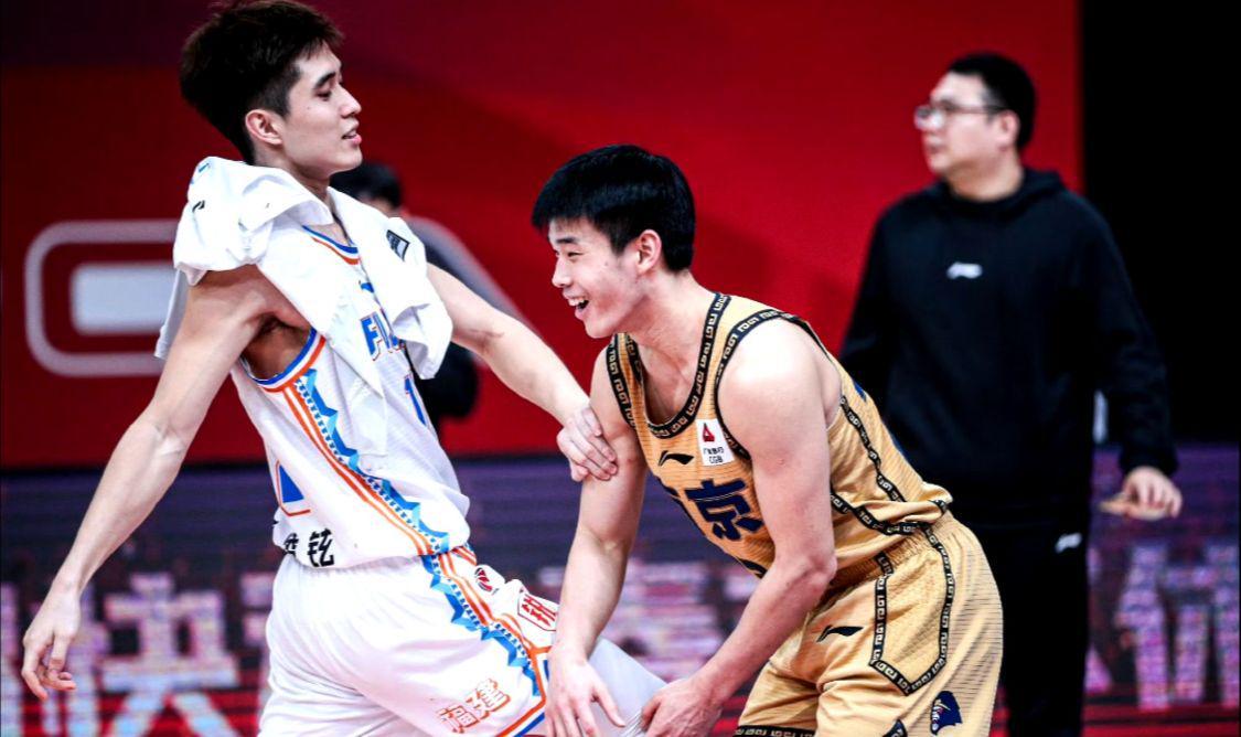 比分直播-CBA历史第一人！100%命中率轰进9记三分，球迷：他曾与林葳齐名