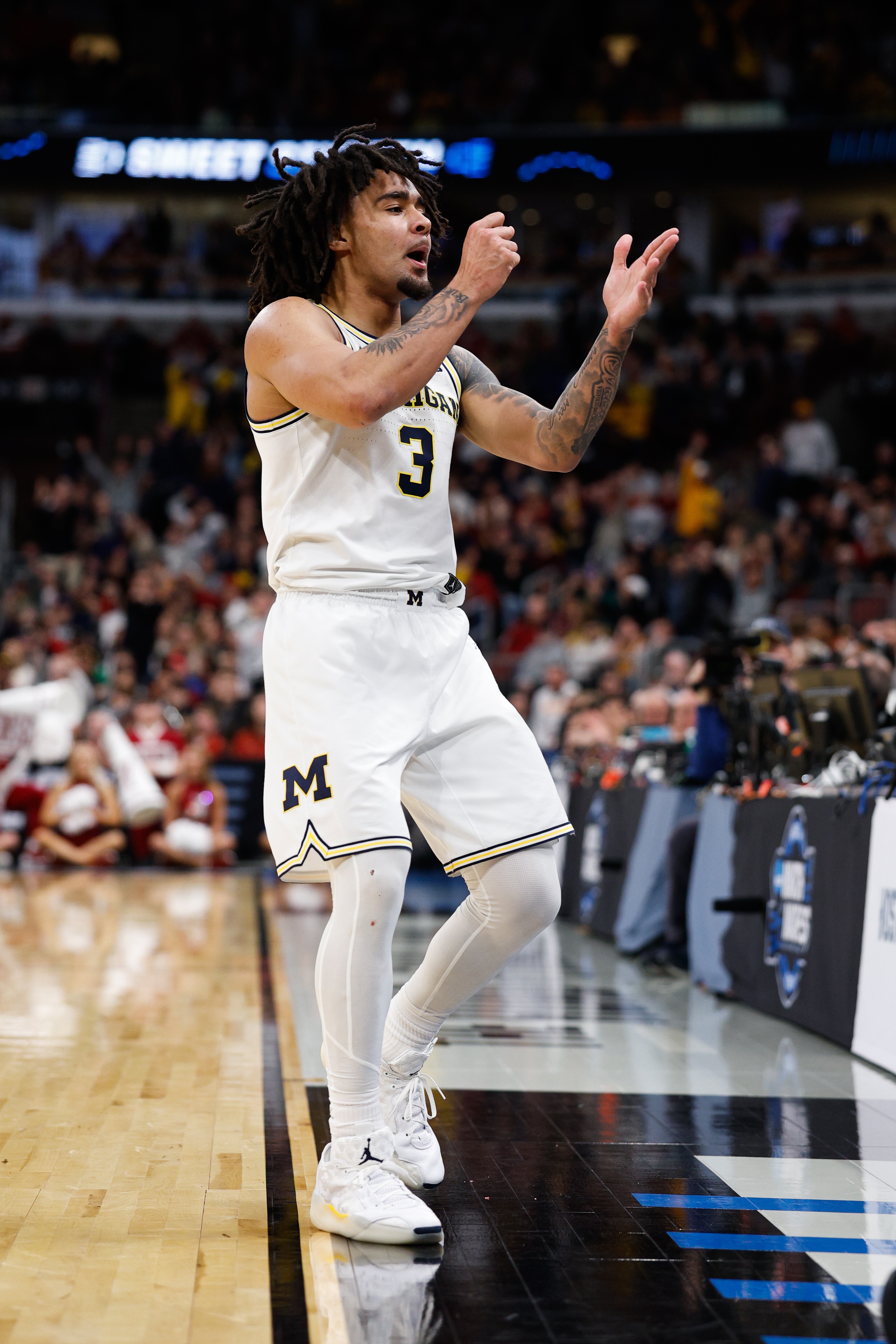 比分直播-可圈可点！卡多11中5砍全场最高19分 罚球9中8